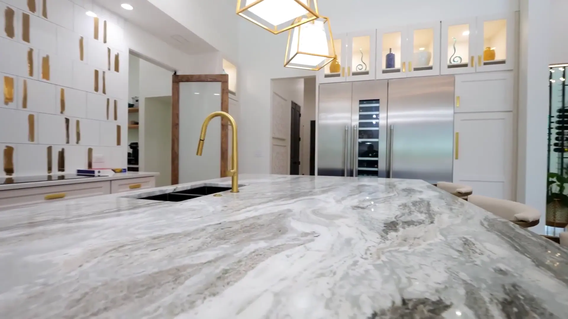 Book-matched marble worktops in the kitchen